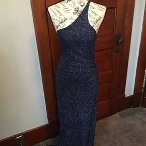 Sexy, intriguing sequined gown, size Medium